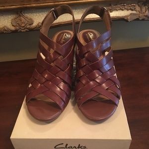 Clarks Artisan Ralene Luster Sandal in 9M